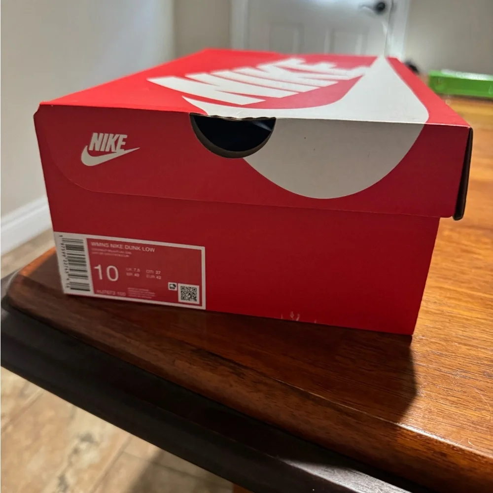 Nike Low-Top Sneakers in Wheat and Sail - Picture 11 of 11